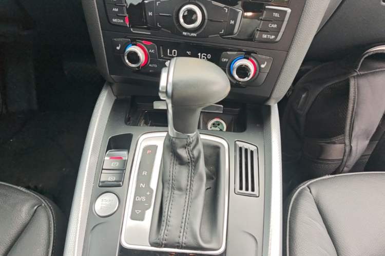 Used Audi Q5 2017 40 TFSI Technology Edition Gear Lever