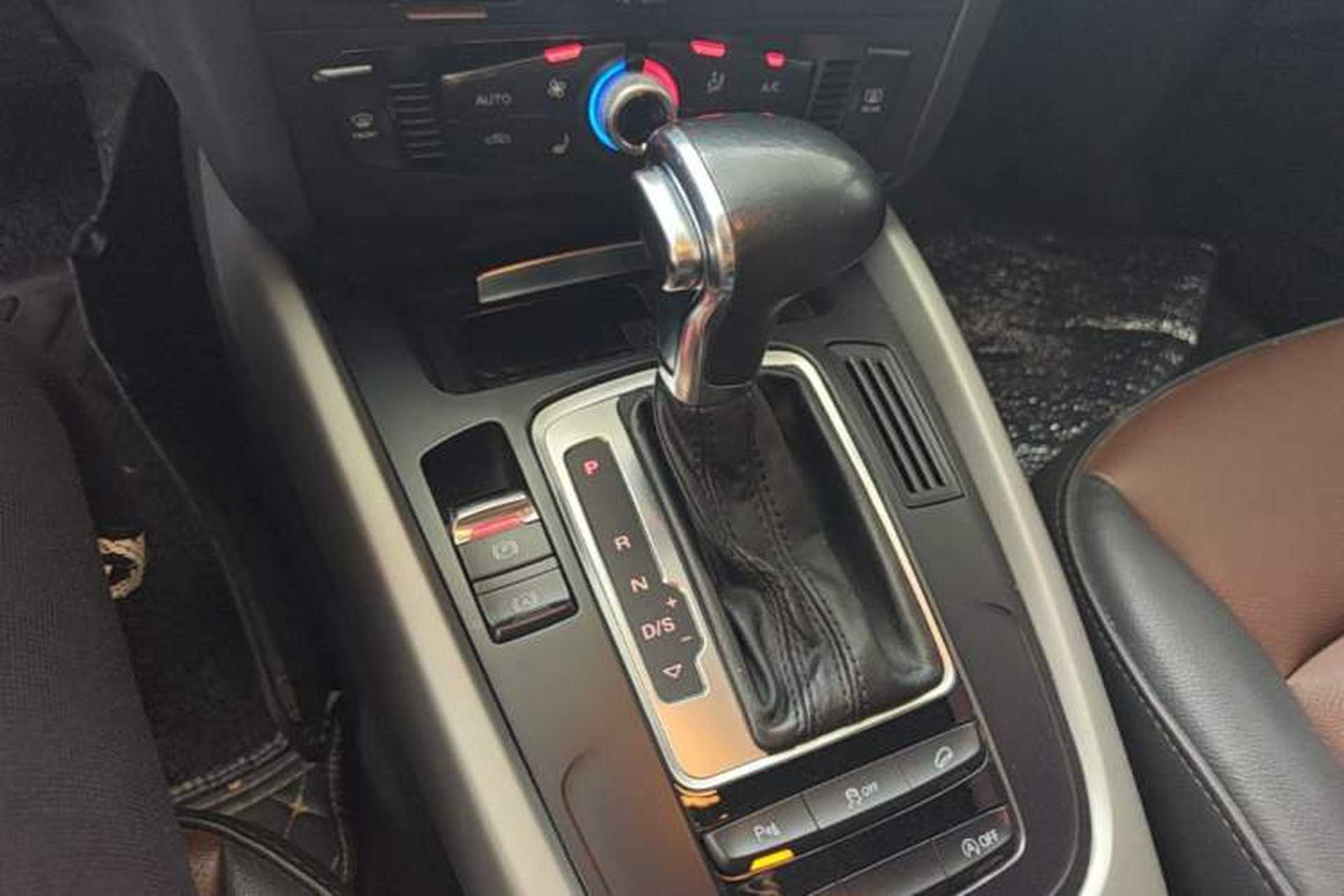 Used Audi Q5 2017 Plus 40 TFSI Ambition Model Gear Lever