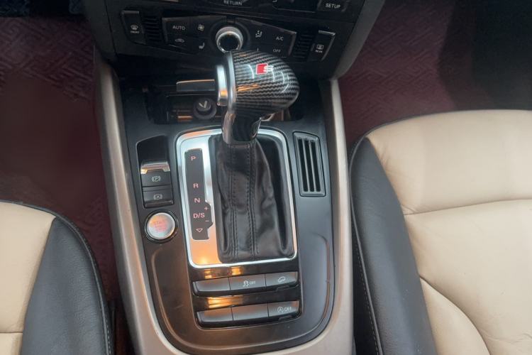 Used Audi Q5 2017 40 TFSI Ambition Edition Gear Lever