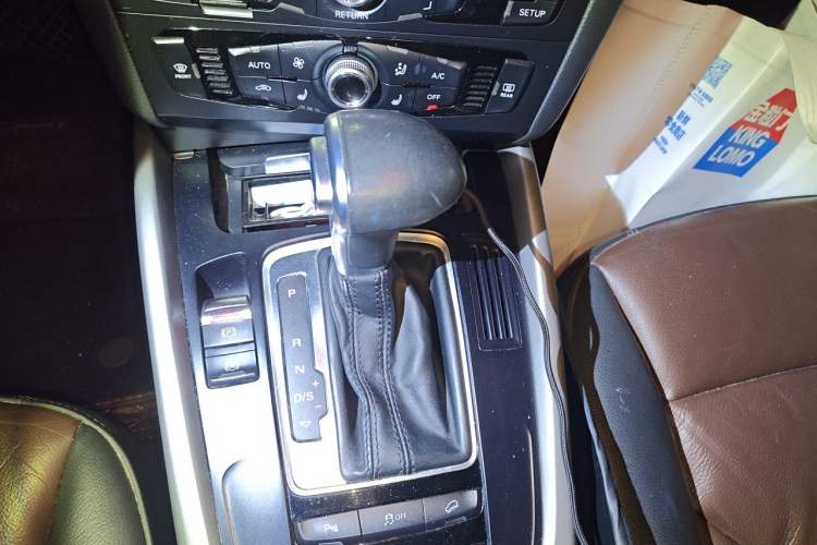 Used Audi Q5 2017 40 TFSI Ambition Edition Gear Lever