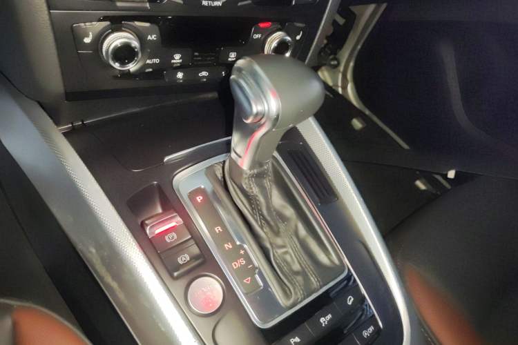 Used Audi Q5 2017 Plus 40 TFSI Technology Model Gear Lever