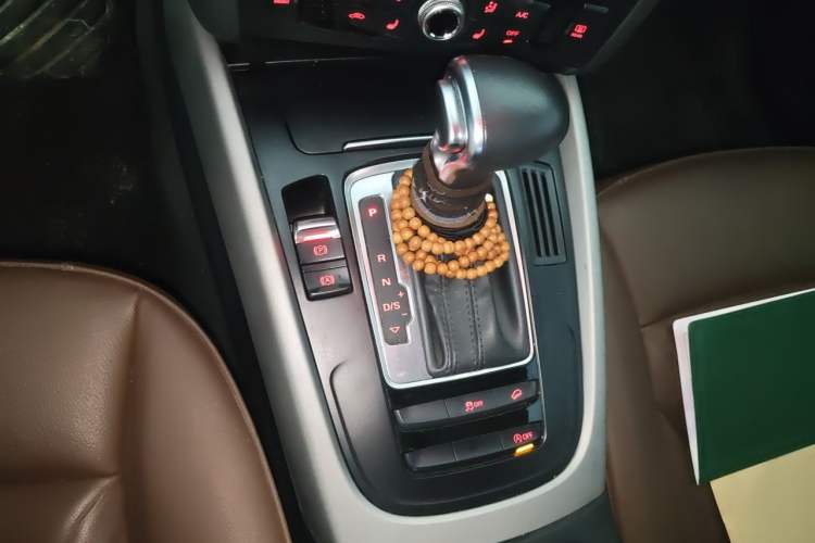 Used Audi Q5 2017 40 TFSI Ambition Edition Gear Lever