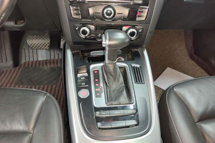 Used Audi Q5 2017 40 TFSI Technology Edition Gear Lever