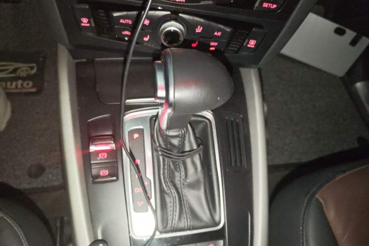 Used Audi Q5 2017 40 TFSI Ambition Edition Gear Lever