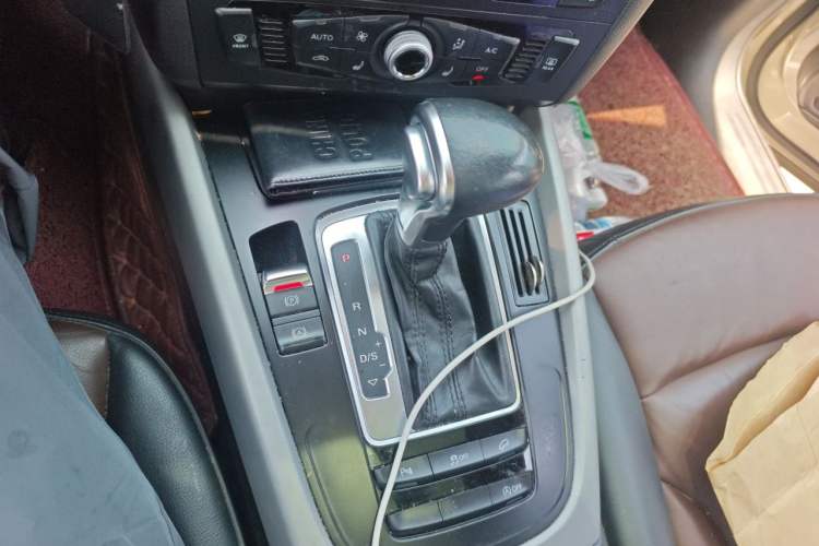 Used Audi Q5 2017 Plus 40 TFSI Technology Model Gear Lever