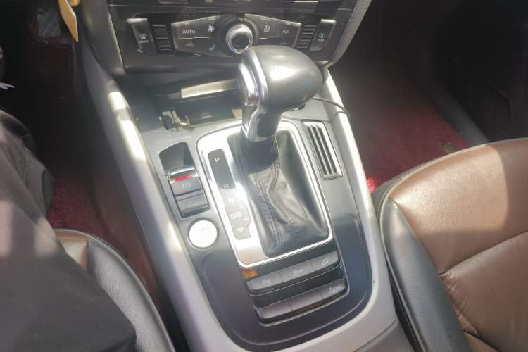 Used Audi Q5 2017 Plus 40 TFSI Ambition Model Gear Lever