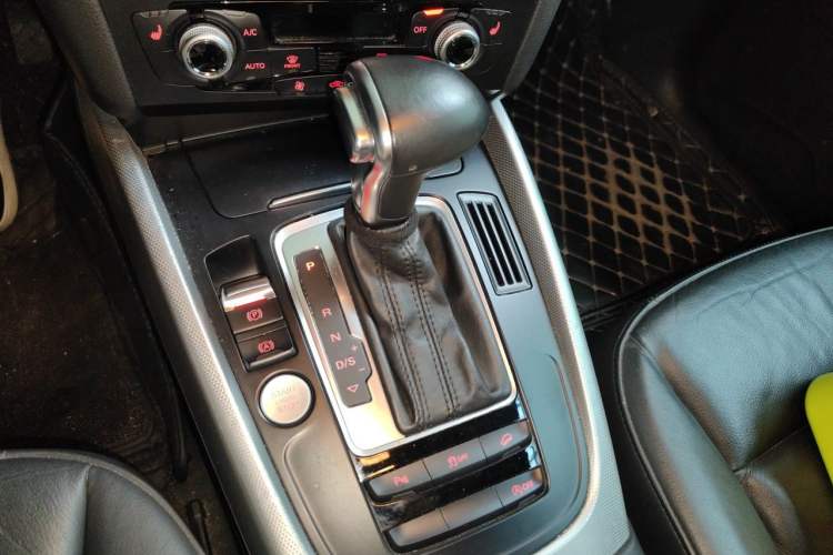 Used Audi Q5 2017 Plus 40 TFSI Technology Model Gear Lever