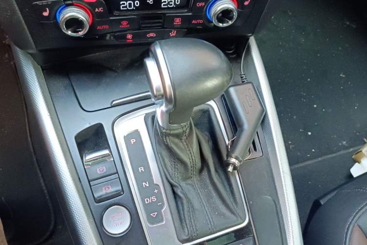 Used Audi Q5 2017 Plus 40 TFSI Technology Model Gear Lever