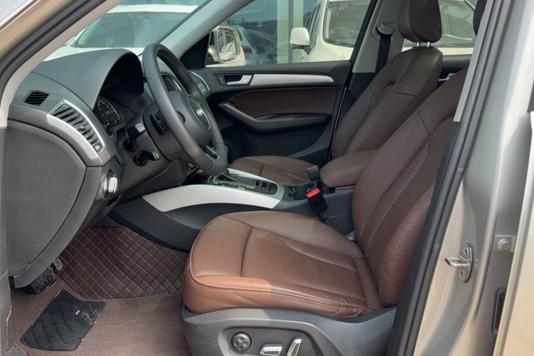 Used Audi Q5 2017 40 TFSI Technology Edition Interior 2