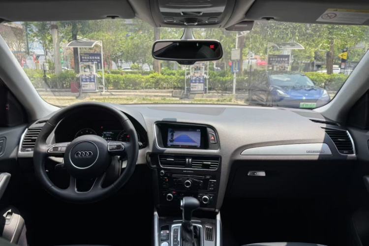 Used Audi Q5 2017 40 TFSI Technology Edition Interior 2