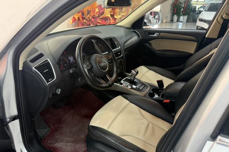 Used Audi Q5 2017 40 TFSI Ambition Edition Interior 2