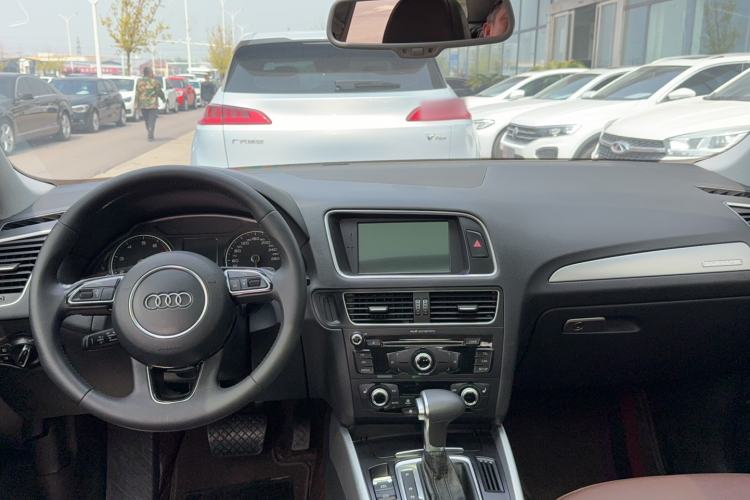 Used Audi Q5 2017 40 TFSI Technology Edition Interior 4