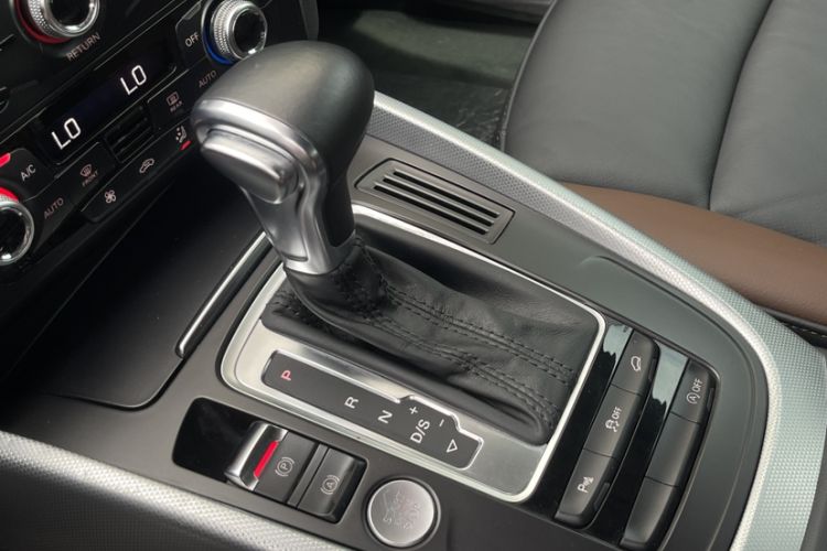 Used Audi Q5 2017 Plus 40 TFSI Technology Model Interior 4