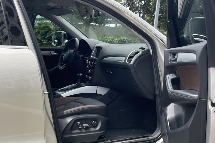 Used Audi Q5 2017 Plus 40 TFSI Technology Model Interior 5