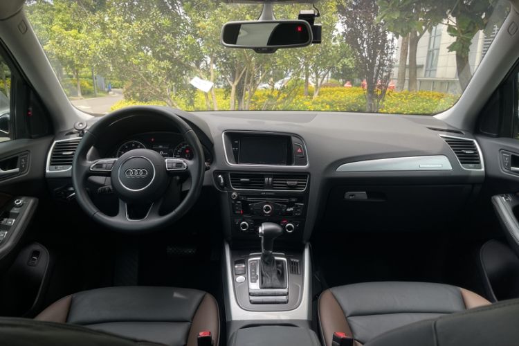 Used Audi Q5 2017 Plus 40 TFSI Technology Model Interior 8