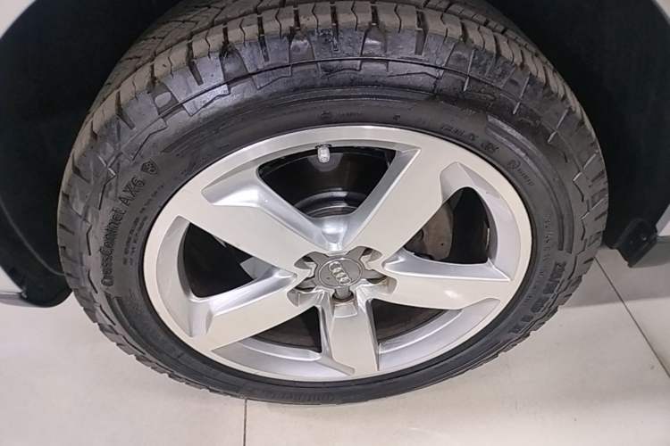 Used Audi Q5 2017 40 TFSI Ambition Edition Left Front Wheel Hub