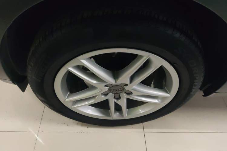 Used Audi Q5 2017 Plus 40 TFSI Technology Model Left Front Wheel Hub