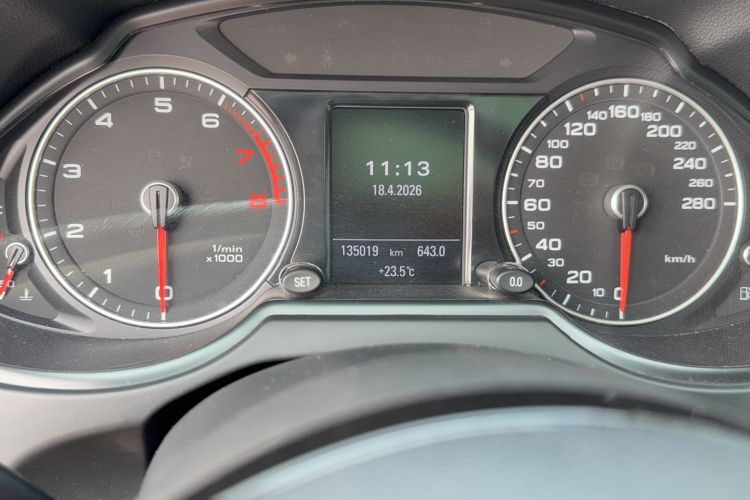 Used Audi Q5 2017 40 TFSI Technology Edition Odometer Close Up