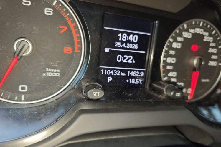 Used Audi Q5 2017 40 TFSI Ambition Edition Odometer Close Up