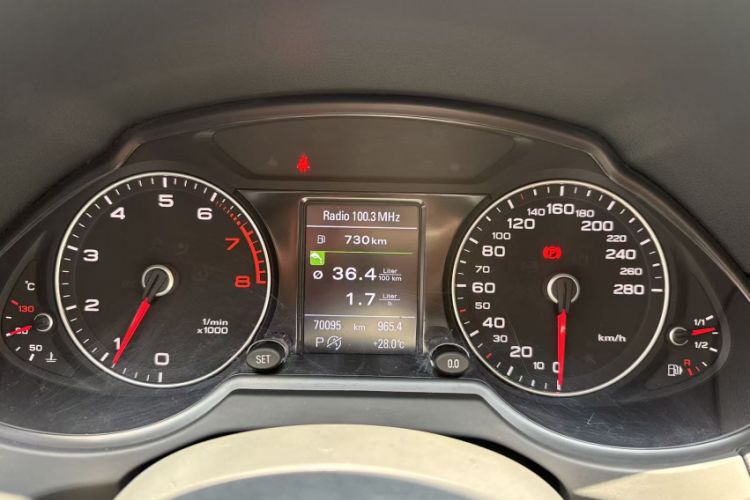 Used Audi Q5 2017 40 TFSI Technology Edition Odometer Close Up