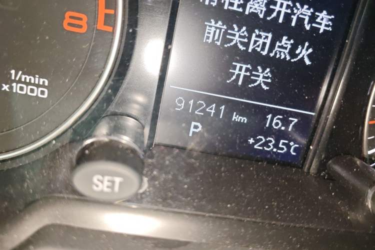 Used Audi Q5 2017 40 TFSI Ambition Edition Odometer Close Up