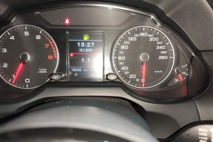 Used Audi Q5 2017 40 TFSI Technology Edition Odometer Close Up