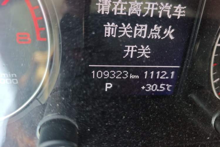 Used Audi Q5 2017 Plus 40 TFSI Technology Model Odometer Close Up