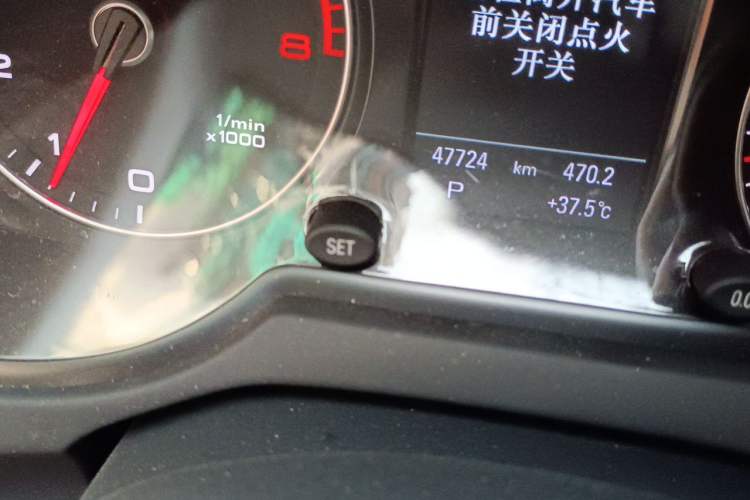 Used Audi Q5 2017 Plus 40 TFSI Technology Model Odometer Close Up