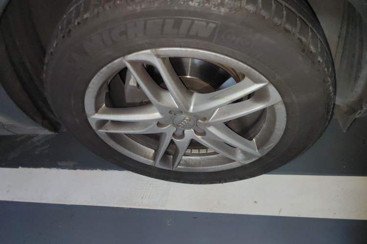 Used Audi Q5 2017 Plus 40 TFSI Technology Model Right Front Wheel Hub