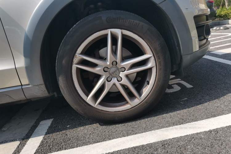 Used Audi Q5 2017 Plus 40 TFSI Technology Model Right Front Wheel Hub
