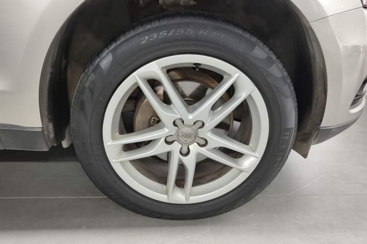 Used Audi Q5 2017 40 TFSI Technology Edition Right Front Wheel Hub