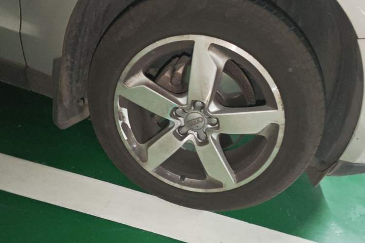 Used Audi Q5 2017 40 TFSI Ambition Edition Right Front Wheel Hub