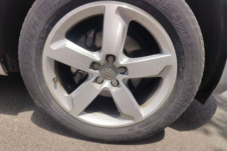 Used Audi Q5 2017 Plus 40 TFSI Ambition Model Right Front Wheel Hub