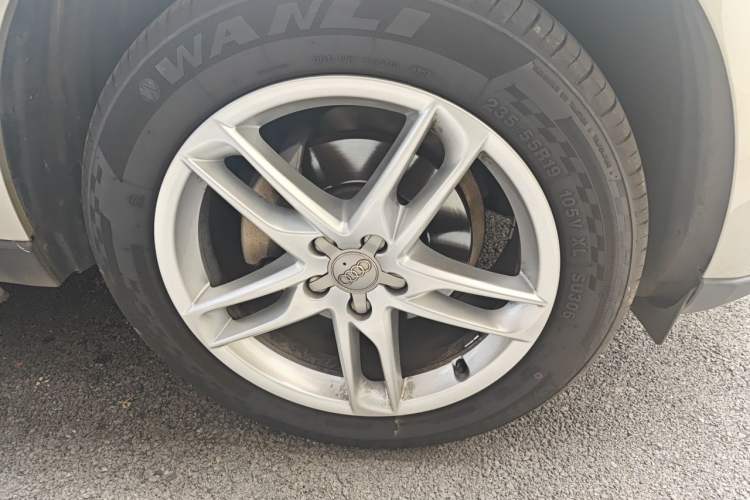 Used Audi Q5 2017 40 TFSI Technology Edition Right Front Wheel Hub