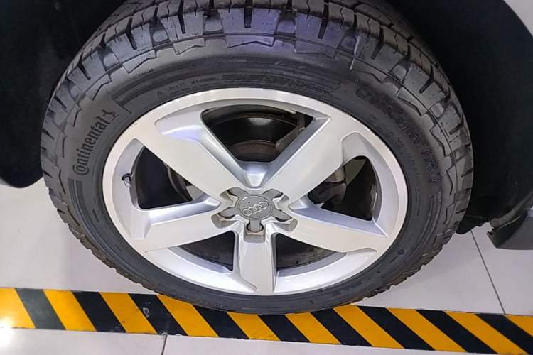 Used Audi Q5 2017 40 TFSI Ambition Edition Right Rear Wheel Hub