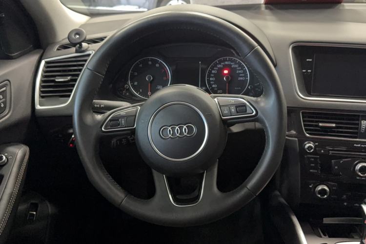 Used Audi Q5 2017 Plus 40 TFSI Technology Model Steering Wheel