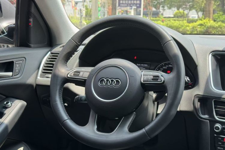 Used Audi Q5 2017 40 TFSI Technology Edition Steering Wheel