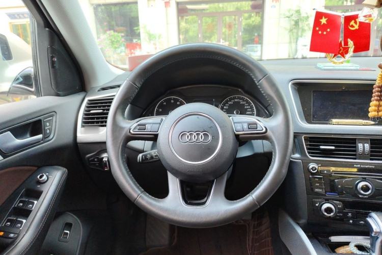 Used Audi Q5 2017 Plus 40 TFSI Technology Model Steering Wheel