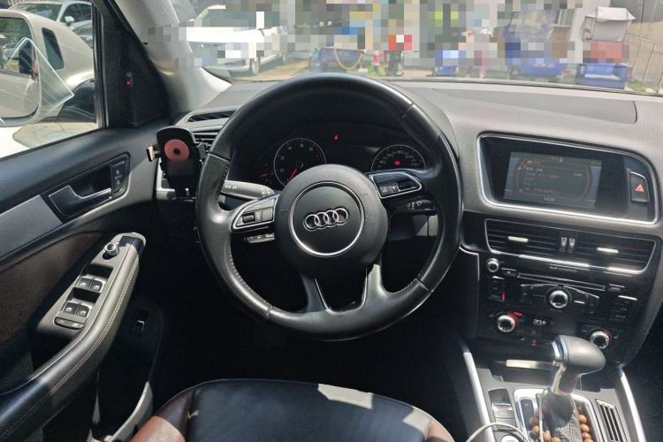 Used Audi Q5 2017 Plus 40 TFSI Technology Model Steering Wheel