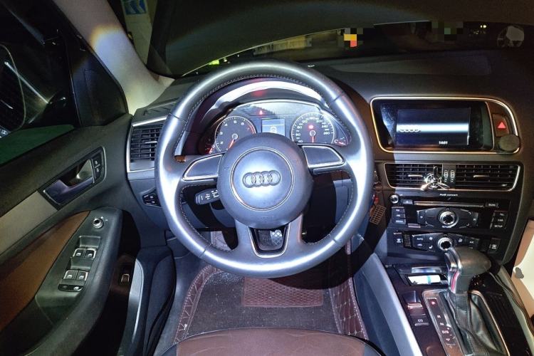 Used Audi Q5 2017 40 TFSI Ambition Edition Steering Wheel