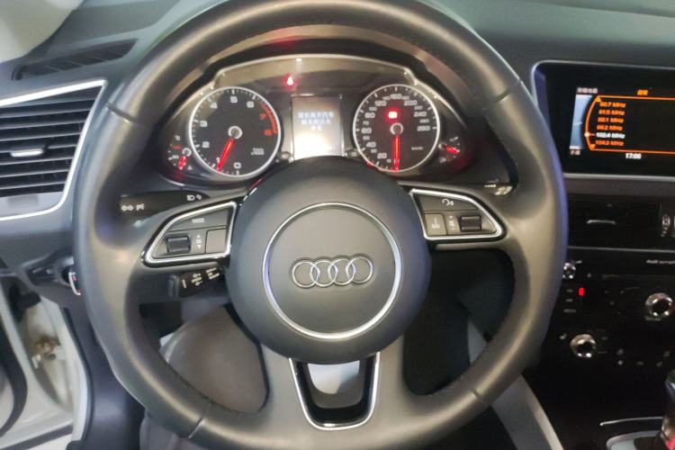 Used Audi Q5 2017 Plus 40 TFSI Technology Model Steering Wheel