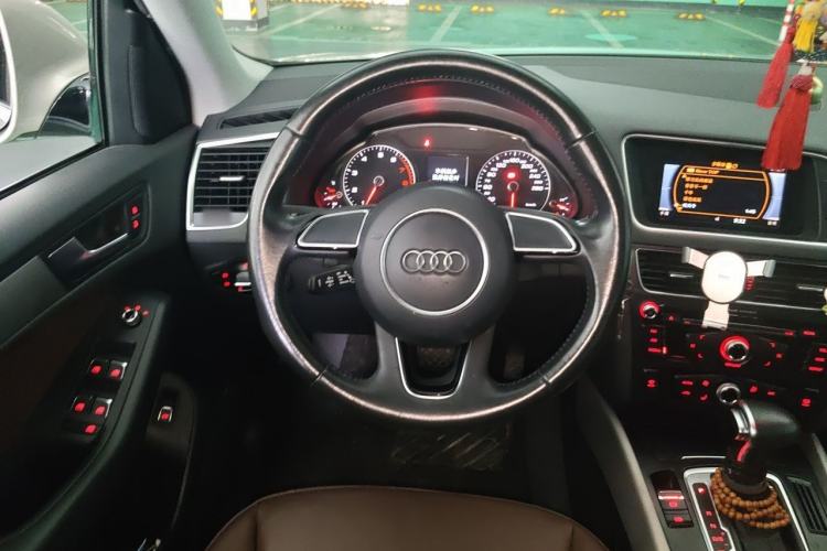 Used Audi Q5 2017 40 TFSI Ambition Edition Steering Wheel