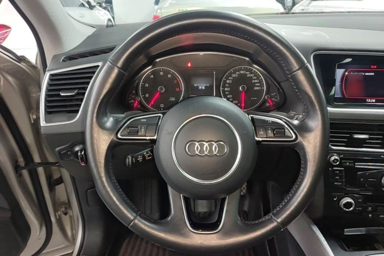 Used Audi Q5 2017 40 TFSI Technology Edition Steering Wheel