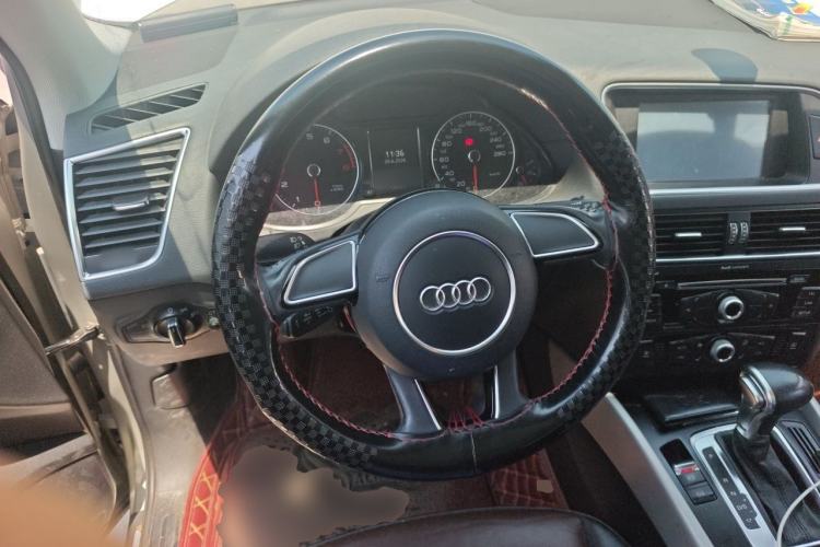 Used Audi Q5 2017 Plus 40 TFSI Technology Model Steering Wheel