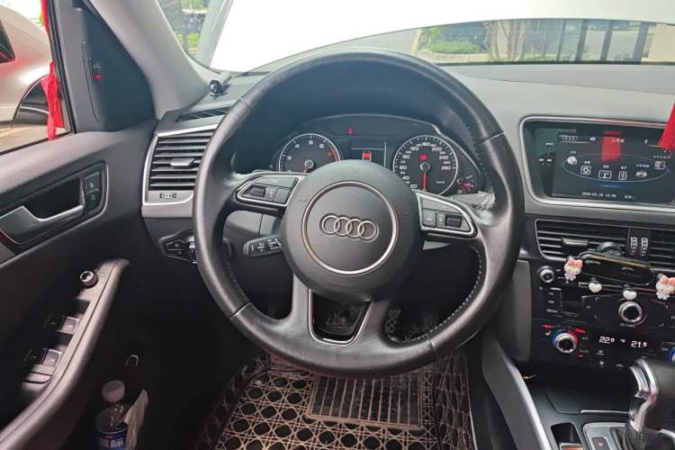 Used Audi Q5 2017 40 TFSI Technology Edition Steering Wheel