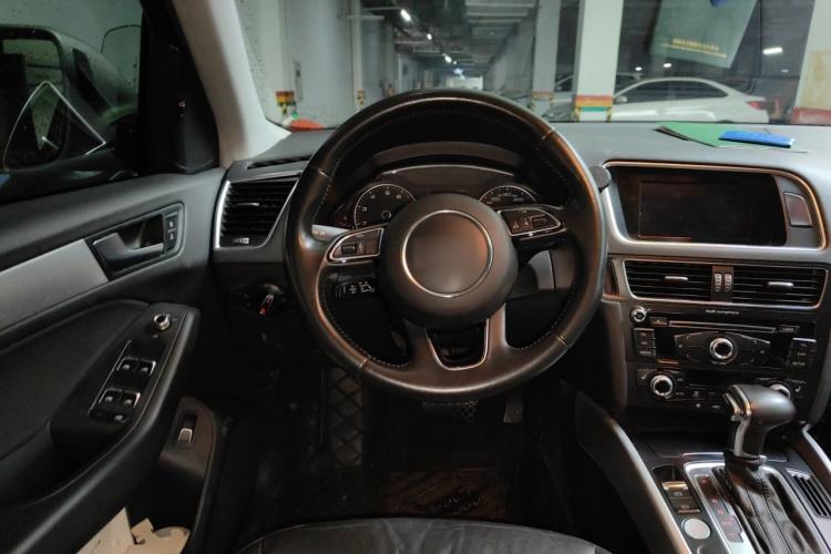 Used Audi Q5 2017 Plus 40 TFSI Technology Model Steering Wheel