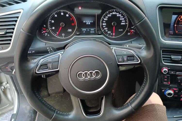 Used Audi Q5 2017 Plus 40 TFSI Technology Model Steering Wheel