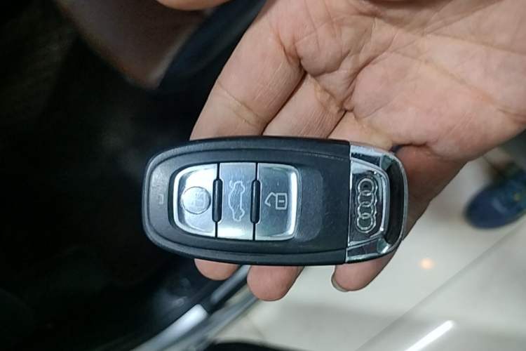 Used Audi Q5 2017 40 TFSI Ambition Edition Vehicle Key