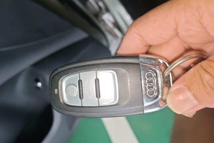 Used Audi Q5 2017 40 TFSI Ambition Edition Vehicle Key