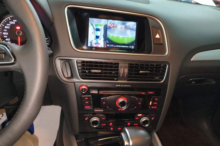 Used Audi Q5 2017 Plus 40 TFSI Technology Model Audio And AC Panel